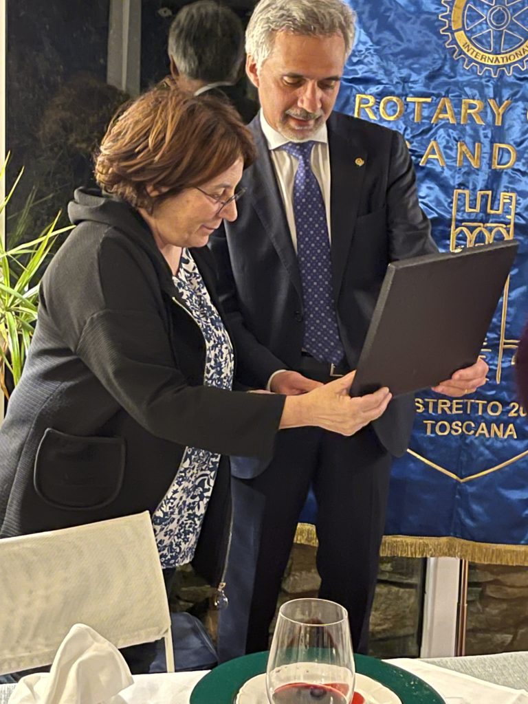 Caminetto per la consegna “Premio alla professionalità” alla Prof.ssa Azzari